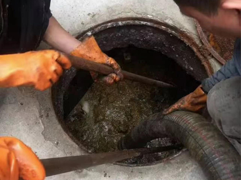 伽师清理化粪池时如何避免沼气的危害?